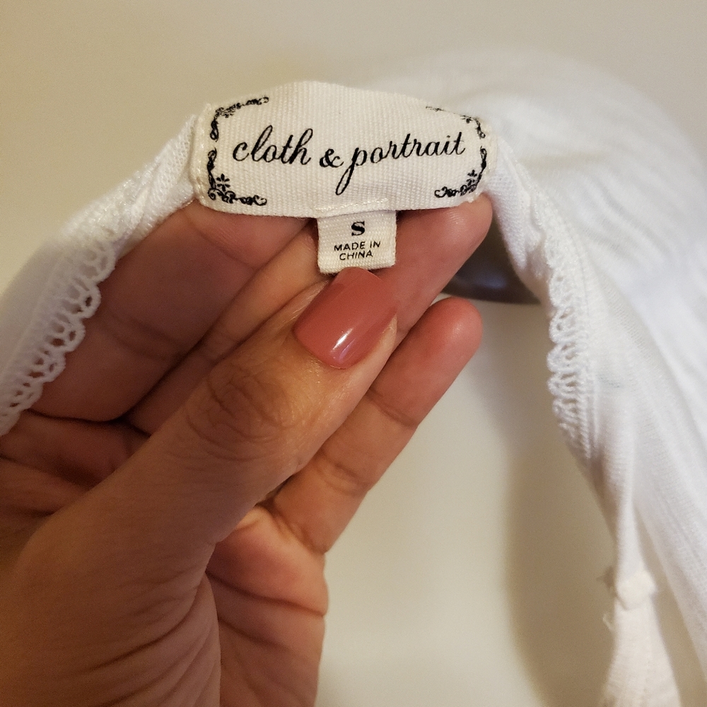 Cloth & portrait Ruffle Top - Picture 3 of 3